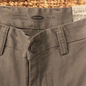 Men’s Old Navy Gray Chinos 31x32 NWT